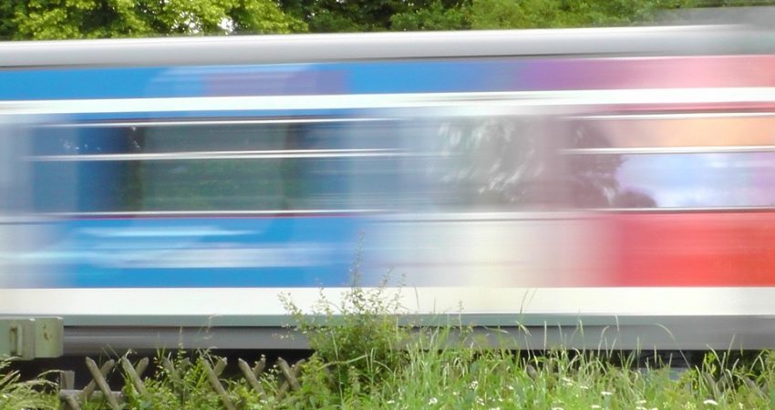 Schnellzug in Fahrt